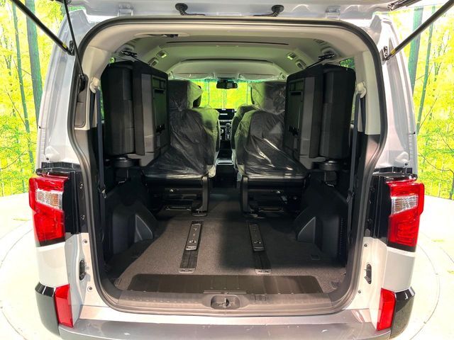 普段のお買い物や通勤、送迎等に十分な荷室スペースを確保しております。セカンドシートを倒すと、大きな荷物の積載も可能です♪