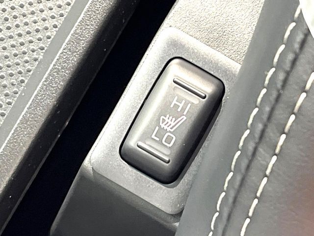 【シートヒーター】寒い日に重宝するシートヒーター！エアコンより早く温まってくれるので寒がりの人も安心ですね♪エアコンの温風は乾燥するから苦手、という方にもをおすすめです。