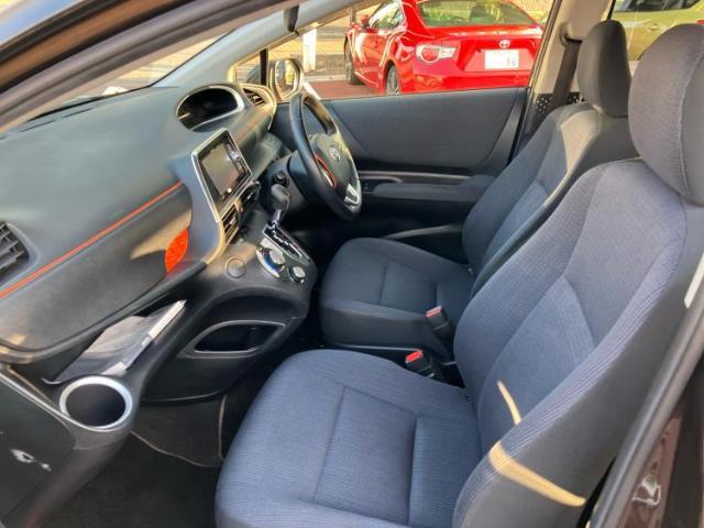 WECARSでは各商談席に大型モニターをご用意しております！見やすい大画面でゆったりと全国の在庫をご覧いただけます！是非ご来店お待ちしております！