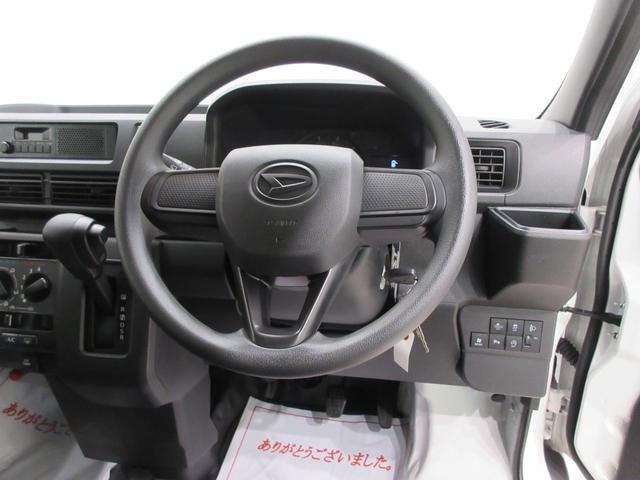 たとえばダイハツのお店にある、たくさんのスマアシ搭載車は、正常に作動する事をしっかり確認します。