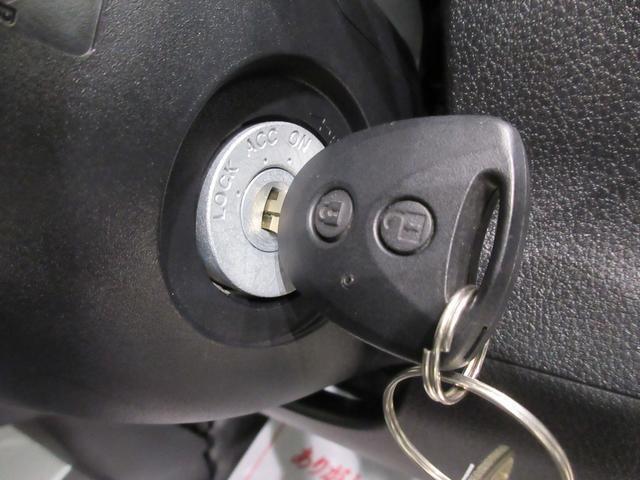 ダイハツのお店では、ダイハツ車を知り尽くしたプロフェッショナルが、専用の診断機器を使って各システムを点検しております。