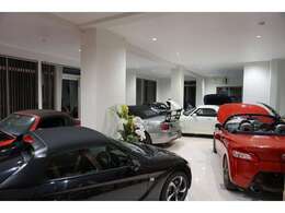 本格的に2輪と4輪を併売する数少ない店舗です。ご縁を頂く方々一人一人に喜びを与えられる店舗を目指しています。今日誰かを嬉しくできる♪そんな店舗です