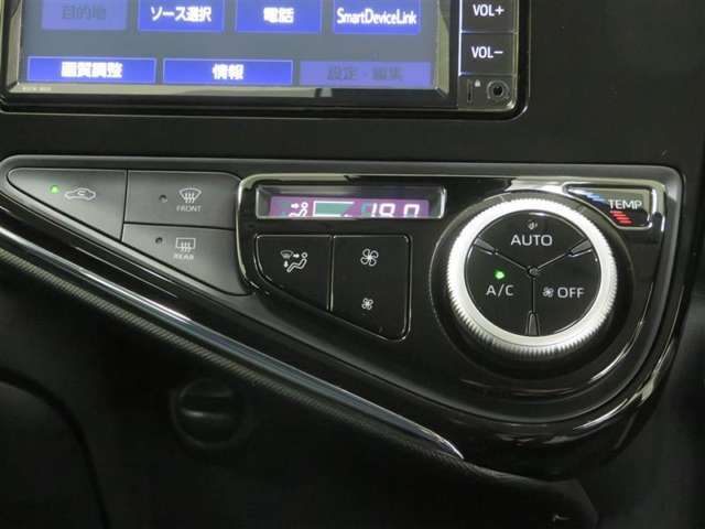 オートエアコンで夏も冬も快適な車内空間を。