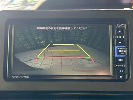 【バックカメラ】駐車時に後方がリアルタイム映像で確認できます。大型商業施設や立体駐車場での駐車時や、夜間のバック時に大活躍！運転スキルに関わらず、今や必須となった装備のひとつです！