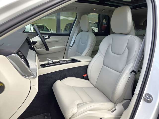 VOLVO  XC60 Ultimate B5 AWD  Crystal White