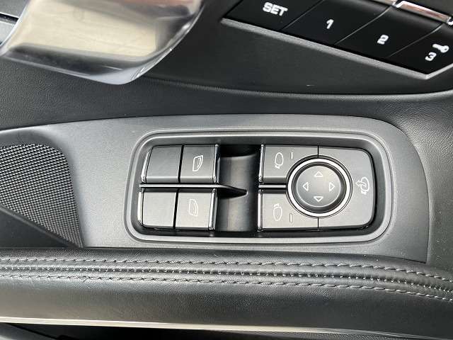 電動格納ドアミラー