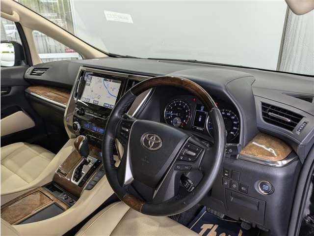 見通しのよいすっきりとした視界で、誰でも運転しやすいです。運転のしやすさは疲れにくさにも繋がりますよ♪