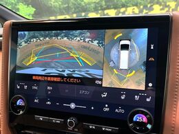 【パノラミックビューモニター】専用のカメラにより、上から見下ろしたような視点で360度クルマの周囲を確認することができます☆死角部分も確認しやすく、狭い場所での切り返しや駐車もスムーズに行えます。
