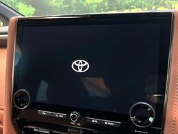 【14インチディスプレイオーディオ】画面内にオーディオ操作はもちろん、空調の調整機能なども盛り込んだ多機能なディスプレイオーディオです！スマートフォン連携はもちろん、車載ナビもお使いいただけます♪