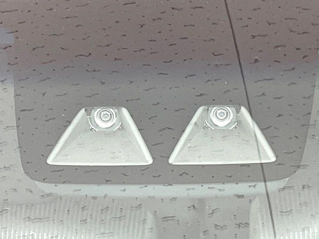 【スマートアシスト】走行中に前方の車両等を認識し、衝突しそうな時は警報とブレーキで衝突回避と被害軽減をアシスト。より安全にドライブをお楽しみいただけます。