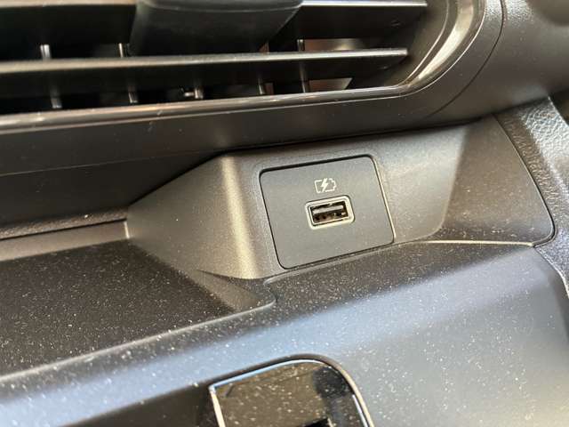 充電用のUSBソケットを完備しております。