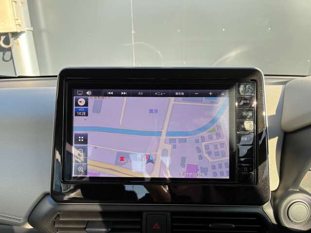 日産オリジナルナビゲーション（MM223D-L）装着車♪インパネにマッチするデザインに加え、9インチの大画面なので地図が大きく見え、操作性を高めます☆