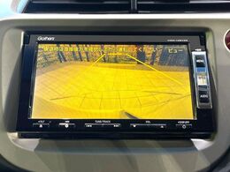 【バックカメラ】駐車時に後方がリアルタイム映像で確認できます。大型商業施設や立体駐車場での駐車時や、夜間のバック時に大活躍！運転スキルに関わらず、今や必須となった装備のひとつです！
