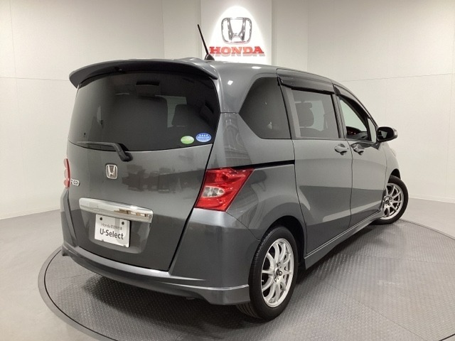 【Honda認定中古車 U-Select】　は3つの安心をお約束します。　1　Hondaのプロが整備した安心。 2　第三者機関がチェックした安心。　3　購入後もHondaが保証する安心。