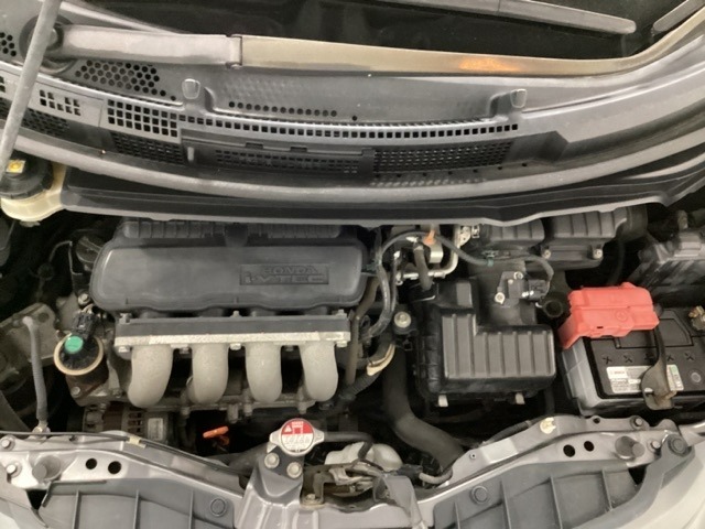 ホンダスタッフがしっかり整備して保証付きにてお渡し致します。エンジンルーム＆室内ルームともにクリーニング済みで清潔です。快適なドライブをお楽しみください。