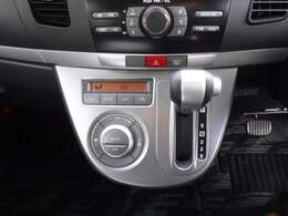 インパネにシフト付いている為操作し易いです！