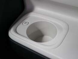 遠方（九州、沖縄除く）のお客様でも陸運局に持ちこまずに名義変更可能ですので店頭納車の場合は余計な諸費用も頂いておりません。遠方陸送納車も格安にてご納車可能です☆自走の場合は交通費相当でお届けも可能です