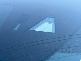【スマートブレーキサポート】走行中に前方の車両等を認識し、衝突しそうな時は警報とブレーキで衝突回避と被害軽減をアシスト。より安全にドライブをお楽しみいただけます。