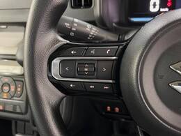 【ステアリングスイッチ】運転中、前方から目線をそらすことなく、オーディオ等の操作が可能な便利機能！安心＆快適なドライブを演出してくれます♪
