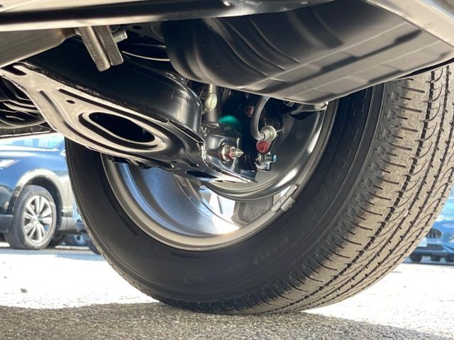 お車を安心してお乗りいただく為には、足回りの定期点検が欠かせません。サービスサポート（有償保証）では無料点検もご提供しており、安心のカーライフをお過ごしいただけるサポート体制が整っています。