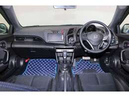 視界と視認性に優れたインパネ廻りに統一感の有るデザインで全体をスッキリと、スイッチ類は見やすく分かりやすいレイアウトに！