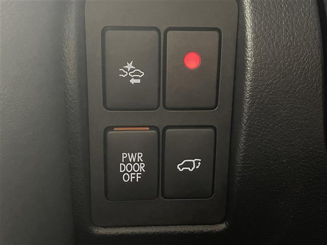 【運転席操作部】『運転席周辺の装備』の画像になります。快適なドライブを楽しむための機能が装備されています！運転席から触れるので使いやすいです！