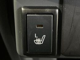 【シートヒーター】寒い日に重宝するシートヒーター！エアコンより早く温まってくれるので寒がりの人も安心ですね♪エアコンの温風は乾燥するから苦手、という方にもをおすすめです。