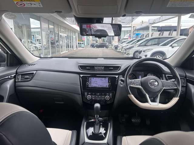 展示車両は全車　クリーニング済。　専門業者さんにて内外装ともにキレイにしてご納車いたします。　また別途、各種コーティングもうけたまわってます。