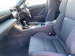 【フロアマット】車内を綺麗に保つのには必須のアイテムです。当店ではフカフカな新品マットも絶賛取り扱い中！ぜひご相談くださいませ。