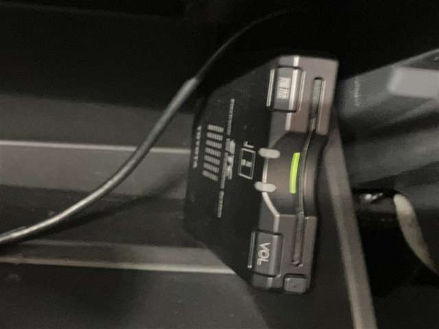ETC車載器搭載しております。高速道路も料金支払いレーンに並ばず通過でき、とても便利です。ETCカードもお車購入時に入会する事ができます。お気軽にお問い合わせ下さい。