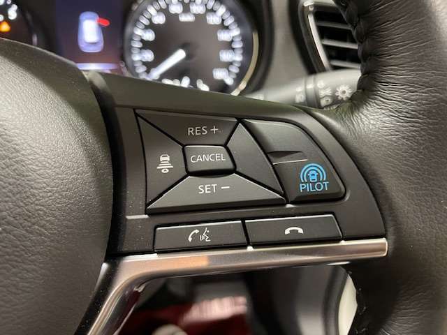 4WD　プロパイロット　アラウンドビューモニター　インテリジェントルームミラー　パワーバックドア　純正18インチアルミホイール　レーダークルーズ　スマートキー　LEDヘッドライト　コーナーセンサー
