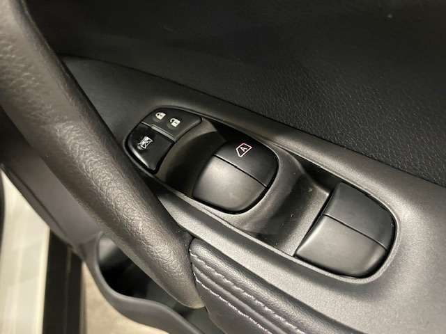 4WD　プロパイロット　アラウンドビューモニター　インテリジェントルームミラー　パワーバックドア　純正18インチアルミホイール　レーダークルーズ　スマートキー　LEDヘッドライト　コーナーセンサー