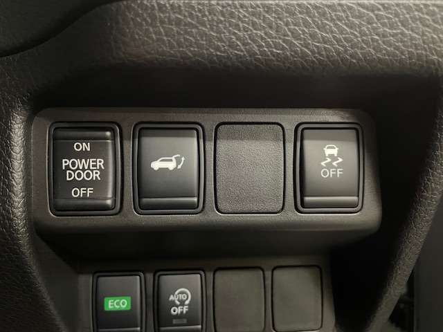 4WD　プロパイロット　アラウンドビューモニター　インテリジェントルームミラー　パワーバックドア　純正18インチアルミホイール　レーダークルーズ　スマートキー　LEDヘッドライト　コーナーセンサー
