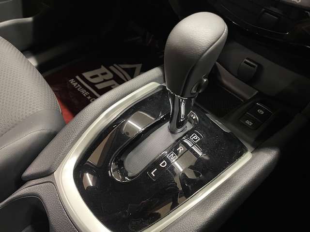 4WD　プロパイロット　アラウンドビューモニター　インテリジェントルームミラー　パワーバックドア　純正18インチアルミホイール　レーダークルーズ　スマートキー　LEDヘッドライト　コーナーセンサー