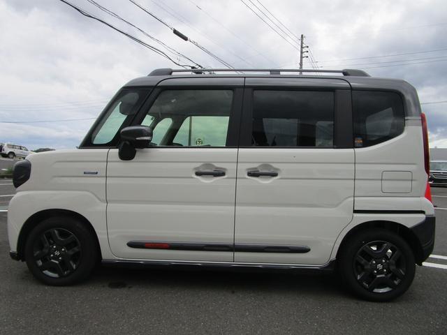 後部座席は両側スライドドアです☆狭い場所での乗り降りや荷物の積み降ろしに便利♪