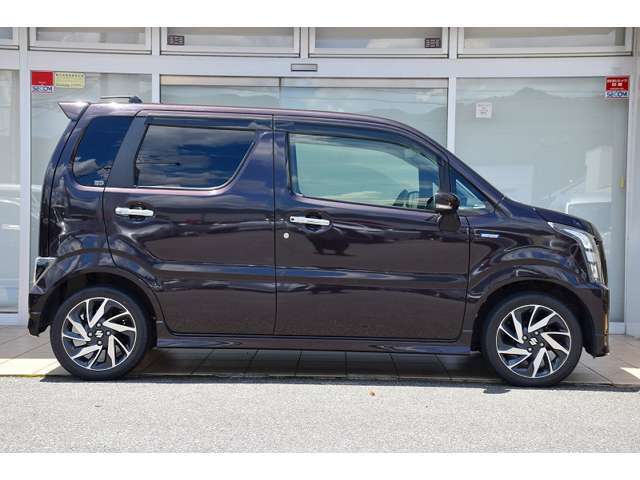 ●輸入車・国産ディーラーだから出来る、高品質な在庫を取り揃えております。車両状態をもっと詳しくしりたいなど御座いましたらお気軽にお電話くださいませ●無料通話【TEL：0078-6002-838529】