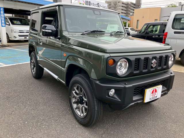 指定民間車検工場を併設。オイル交換やタイヤ交換、修理にも迅速に対応致します。お車のメンテナンス・アフターフォローは整備工場を併設しておりますので、安心してお任せ下さい。