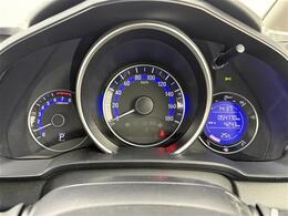 【スピードメーター】『スピードメーター』の画像になります。メーターがシンプルで見やすく運転しやすいですね！