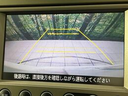 【バックカメラ】駐車時に後方がリアルタイム映像で確認できます。大型商業施設や立体駐車場での駐車時や、夜間のバック時に大活躍！運転スキルに関わらず、今や必須となった装備のひとつです！