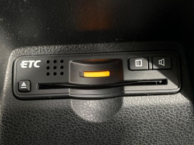 【ETC】高速道路の料金所をストレスなく通過！話題のスポットやサービスエリアに多い「スマートIC」利用時は必須のアイテムです。当店でセットアップを実施、ご納車当日からすぐにご利用いただけます！