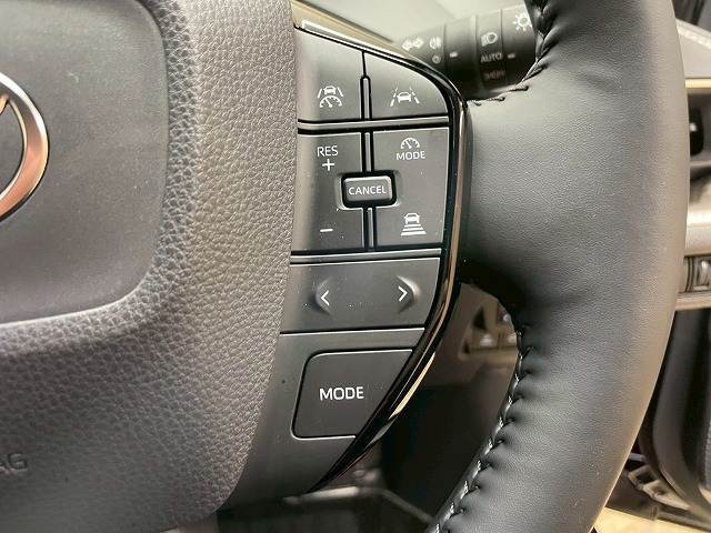 【レーダークルーズコントロール】装備で高速道路の運転も楽々です！追従型なので前の車両に合わせて速度調節ができ、渋滞などの際も楽々運転できますよ♪