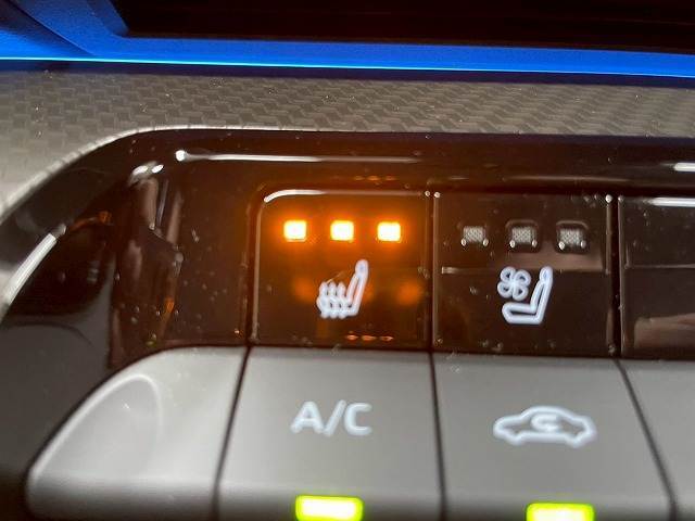 【シートヒーター＆シートクーラー】高級車にふさわしい快適装備で、夏場は座面から涼しい風が、冬場は身体の芯からポカポカになりますね。
