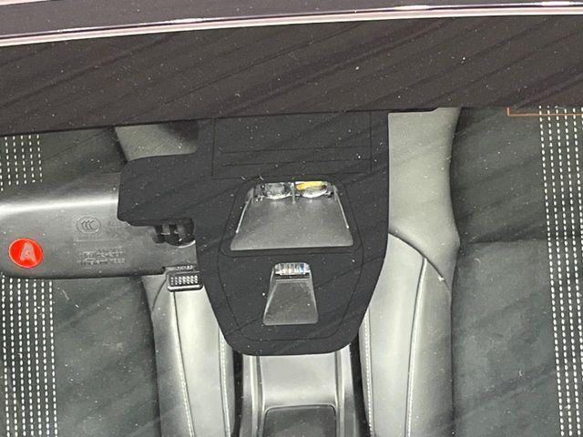 【シティブレーキアクティブシステム】低速走行中に前方の車両等を認識し、衝突しそうな時は警報とブレーキで衝突回避と被害軽減をアシスト。より安全にドライブをお楽しみいただけます。