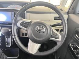 手にしっくりとくる皮の質感が上質な革巻ステアリングホイールです