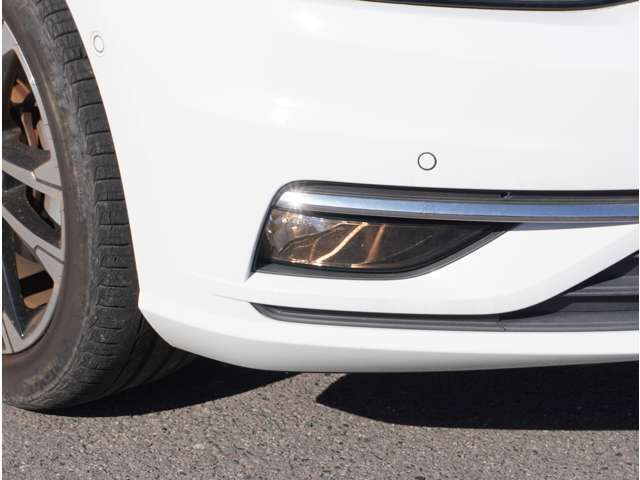 足元明るいフォグランプ搭載！大雨時や濃霧時など視界の悪い時は心強い見方です！