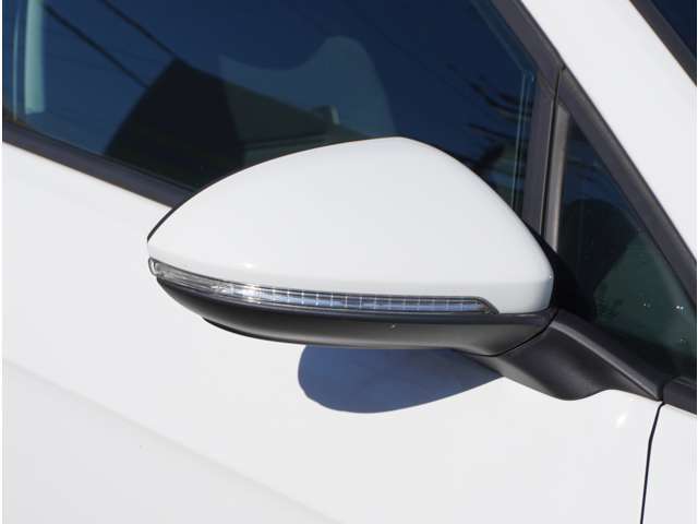ウインカー付きのサイドミラーで対向車への視認性も良く事故防止にも役立ちます！