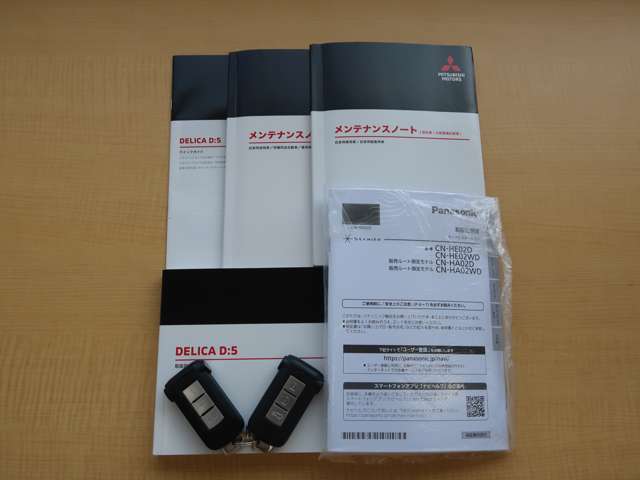 お車取扱説明書　ナビ取扱説明書　クイックガイド　メンテナンスノート　キーレス2個付