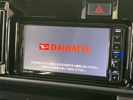 【純正ナビ】人気の純正ナビを装備しております。ナビの使いやすさはもちろん、オーディオ機能も充実！キャンプや旅行はもちろん、通勤や買い物など普段のドライブも楽しくなるはず♪