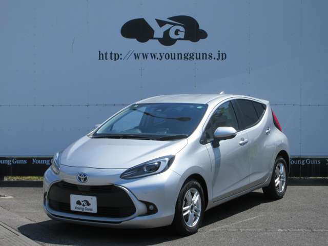 外装の磨き作業、内装のクリーニングもしております！お客様に気持ちよくお車を見ていただきたいので、いつもピカピカの状態を保つように心がけております！
