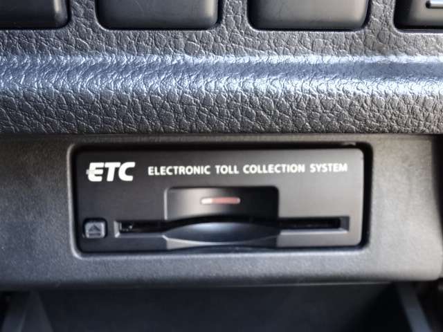 高速道路必須アイテムのETC装備です。最近はスマートインターチェンジも増えてきたので便利ですね。